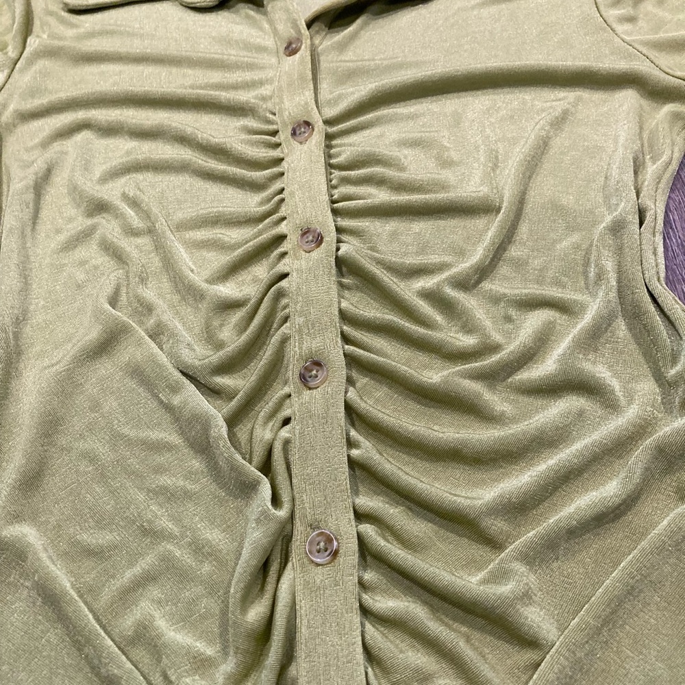 Green Button-Down Ruched Dress - Picture 2 of 7